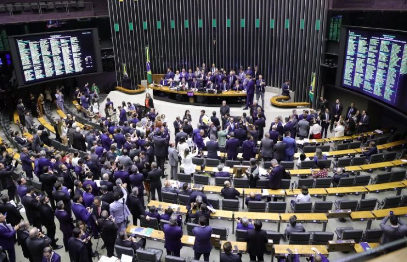 Deputados aprovam texto-base de projeto que regulamenta a reforma tributária